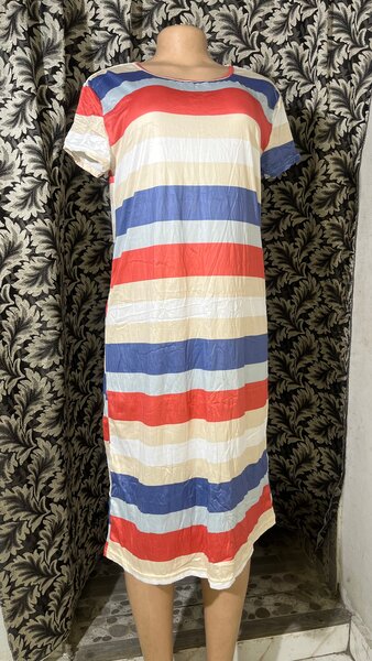 Robe longue à rayures colorée