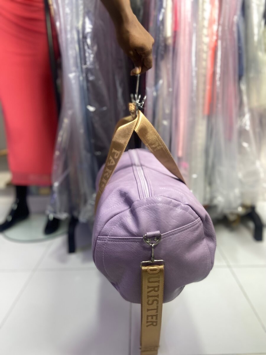 Sac de sport violet élégant