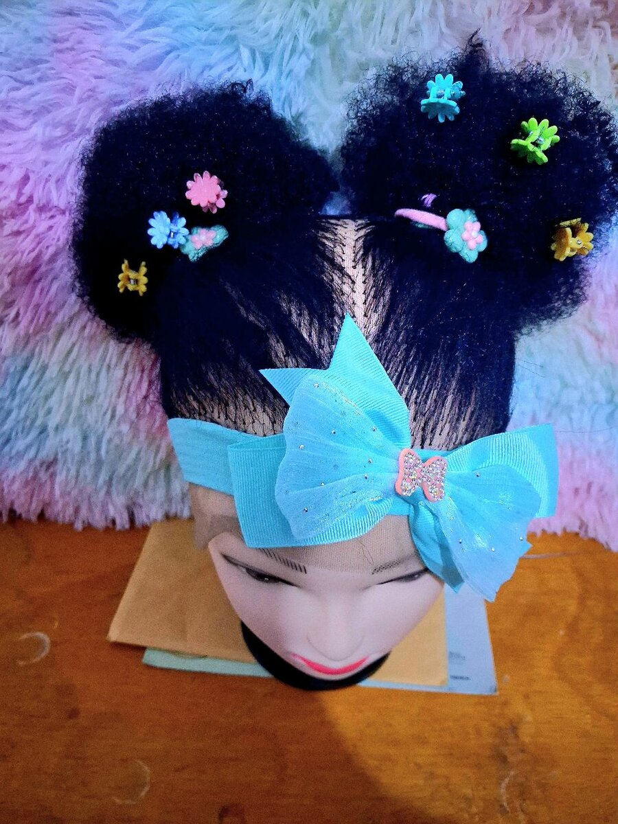 Perruque Noire avec Nœud