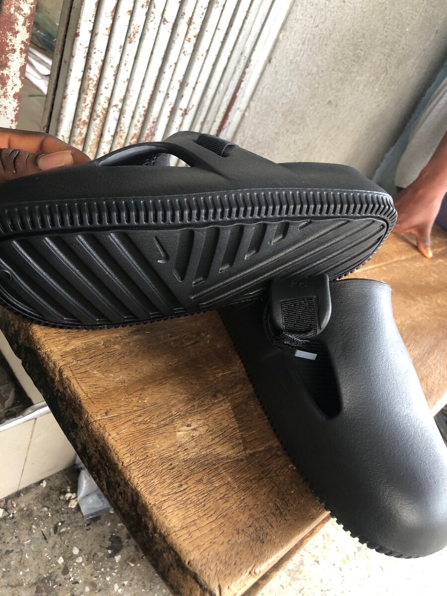 Nike calm mule ( crocs / half shoe )