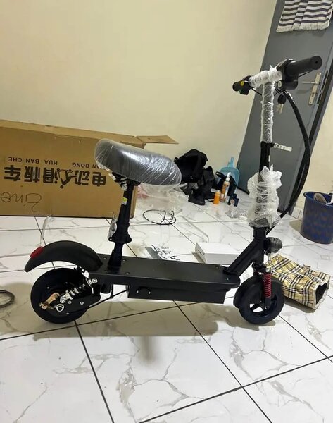 Trottinette électrique pliante noire