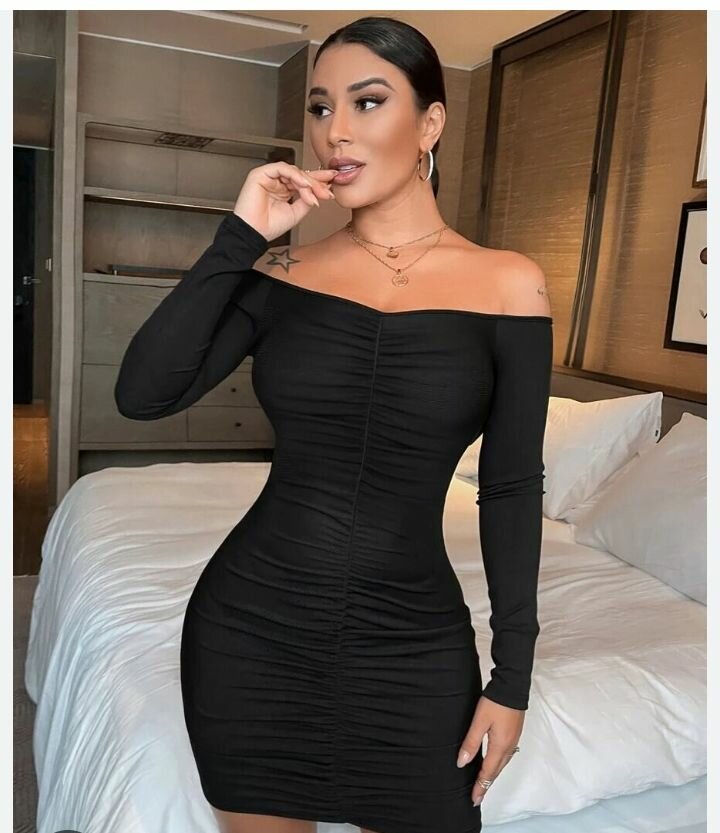 Robe moulante noire élégante