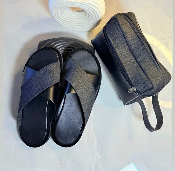 Sandale et sacoche en Cuire