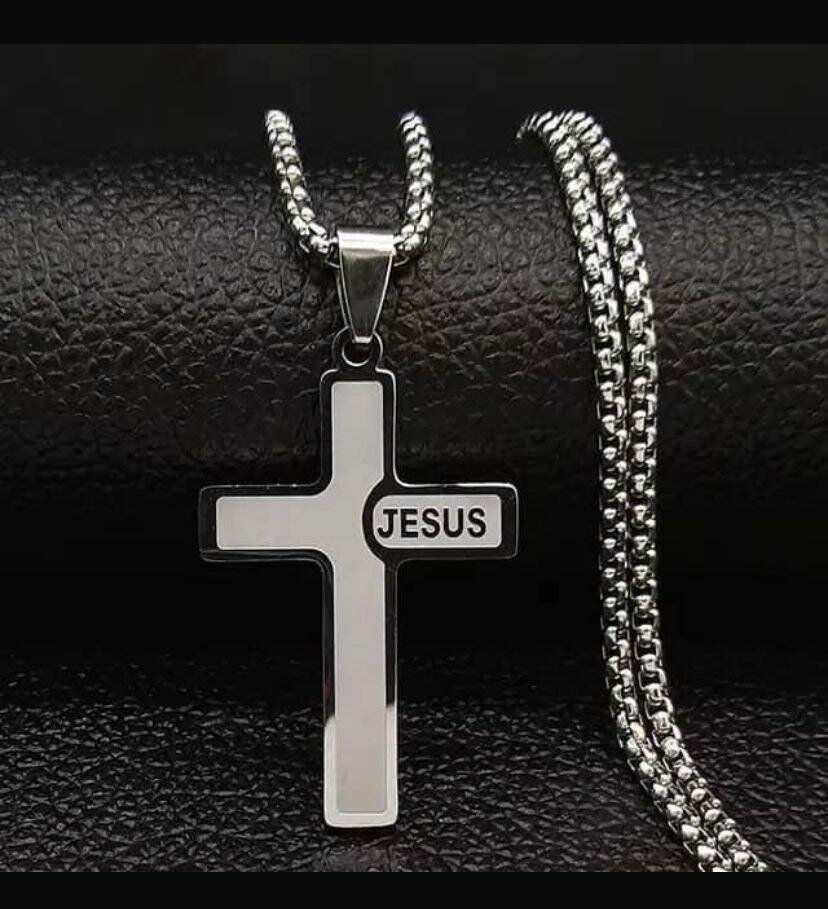 Chaîne en croix de Jésus