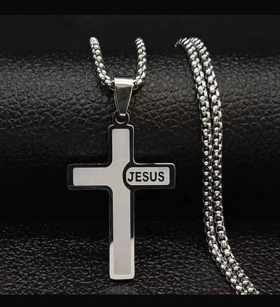 Chaîne en croix de Jésus