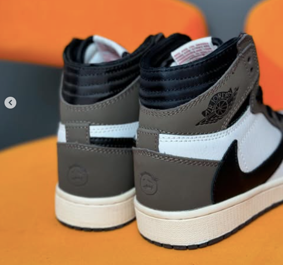 Кроссовки Air Jordan 1 x Travis Scott коричневые