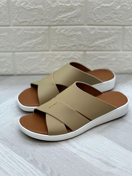 Claquettes brun vert