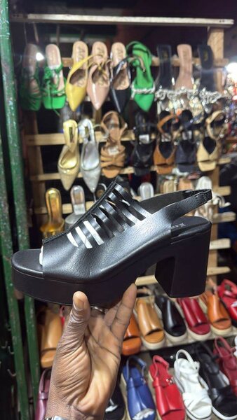 Sandales à talons en cuir
