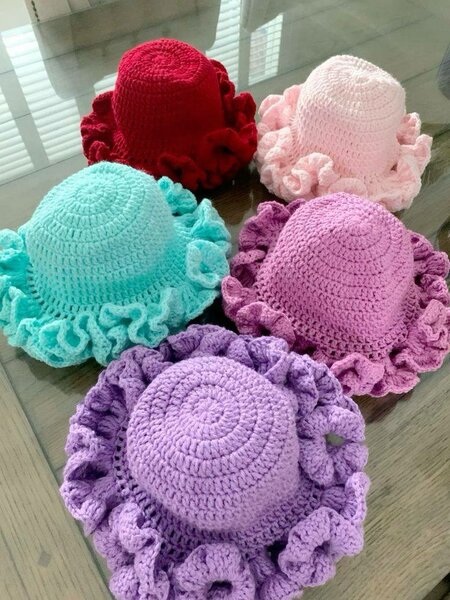 Chapeau crocheté coloré