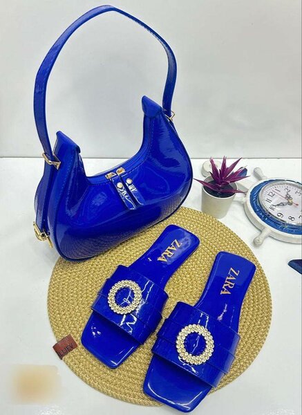 Sandales et sac à main bleus en cuir