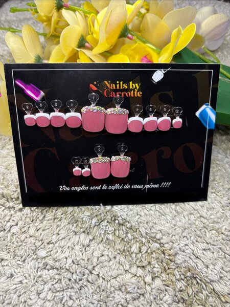 Ongles Faux Roses Glamour