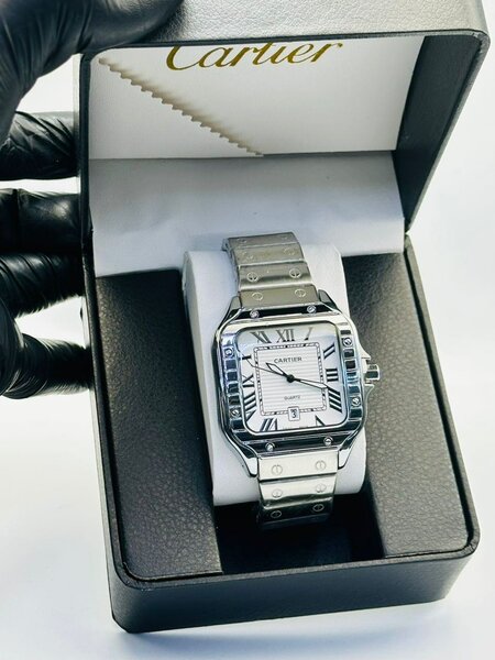 Montre Cartier Santos luxueuse