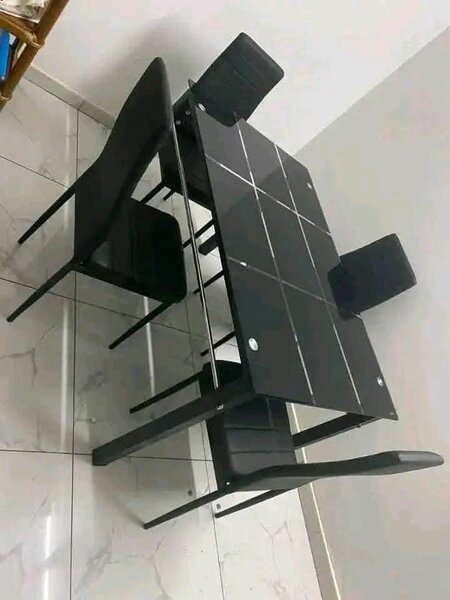 Table à manger moderne en verre