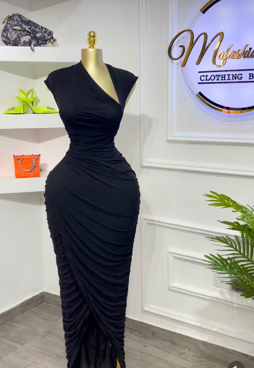 Robe noire moulante élégante