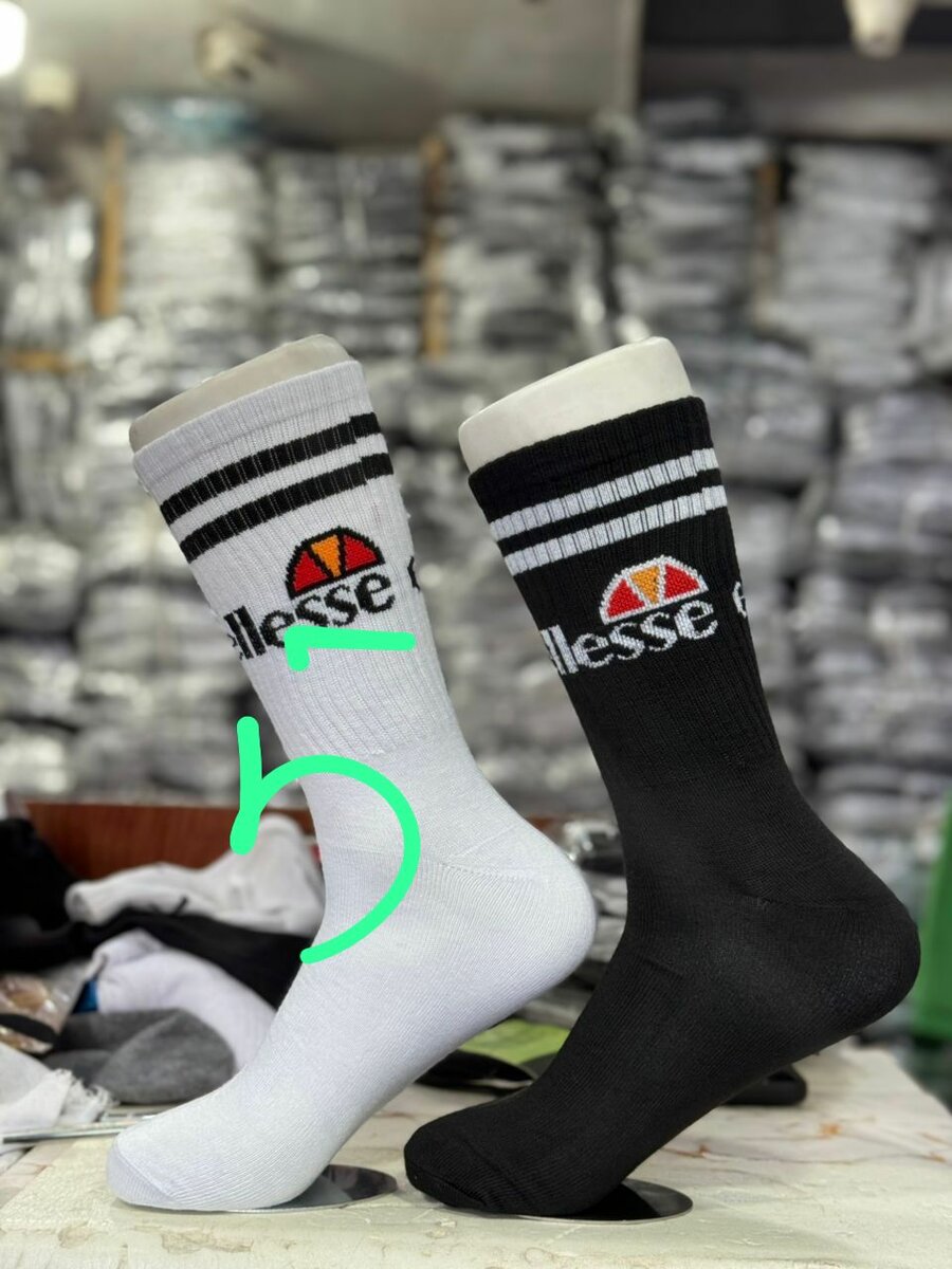 Chaussettes de sport noires et blanches