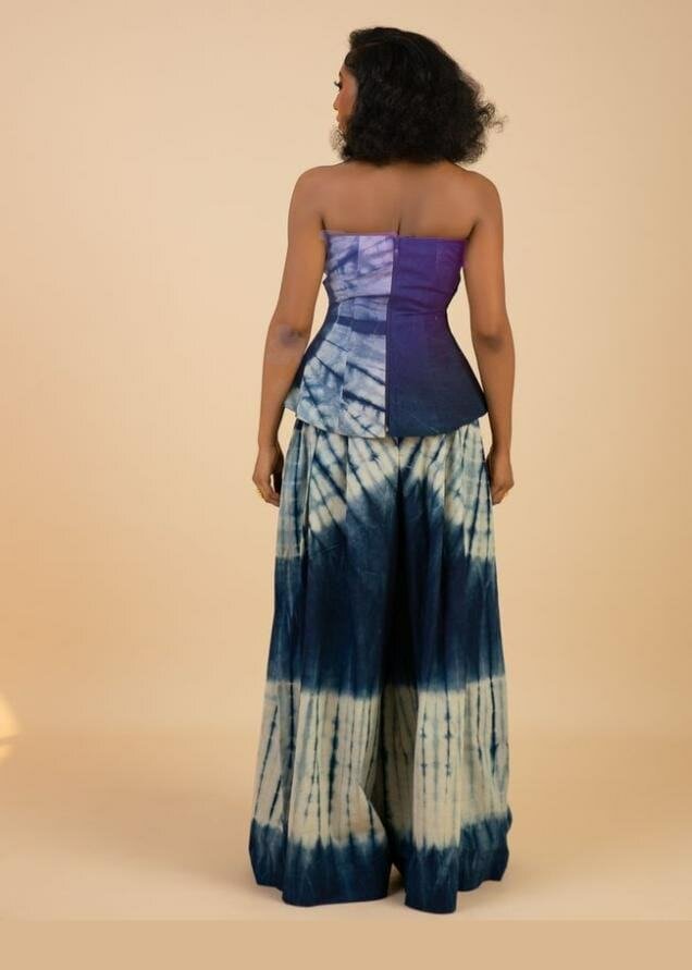 Ensemble bleu tie-dye élégant