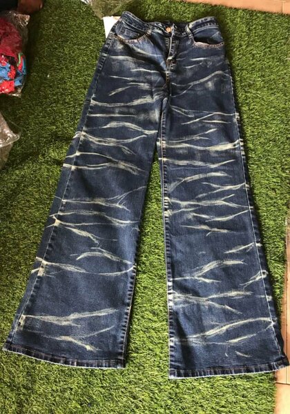 Ladies side pocket jeans