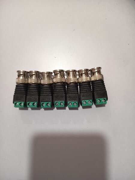 7 Connecteurs BNC mâle