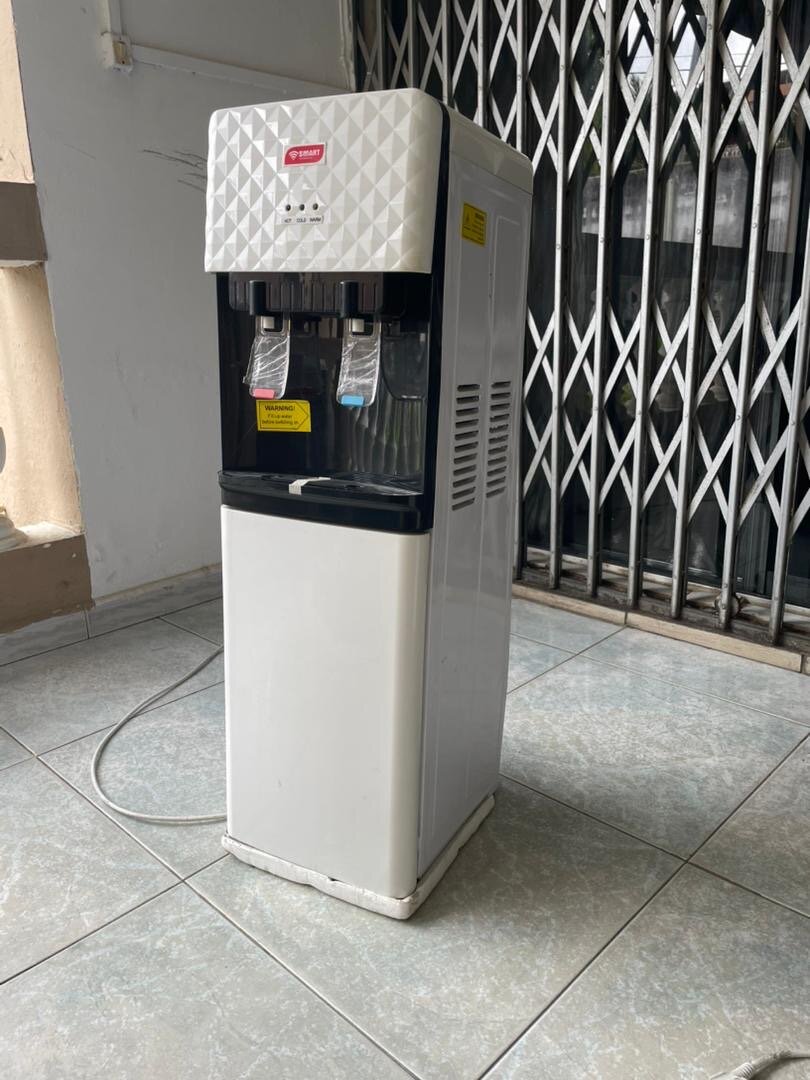 Distributeur d'eau froide et chaude