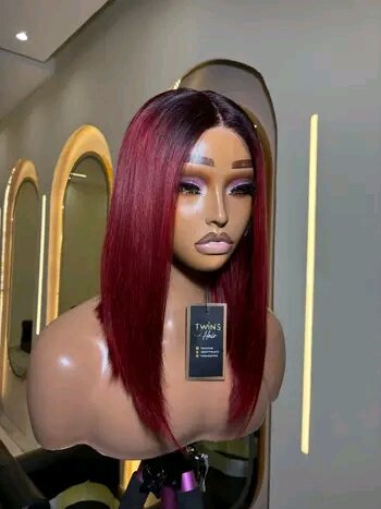 Perruque bouclée et lisse