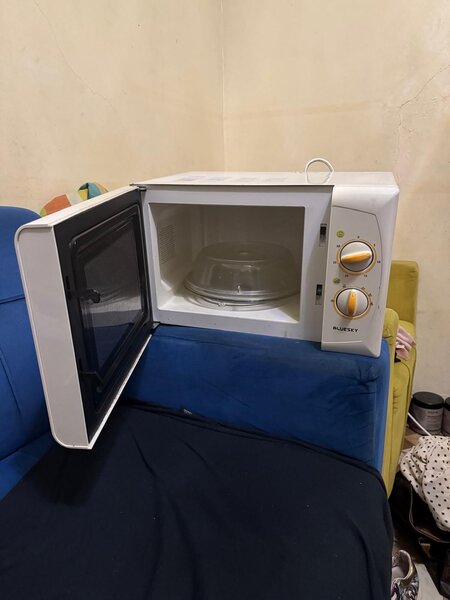 Micro-ondes compact blanc