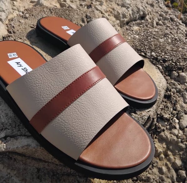 Sandales en cuir confectionné