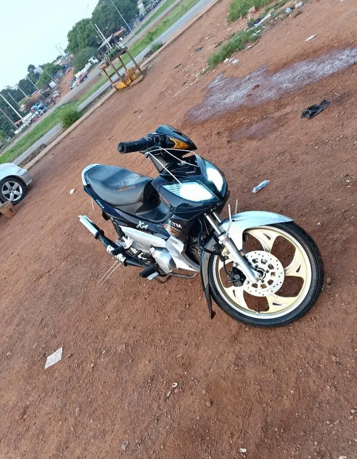 Moto sportive de ville X4