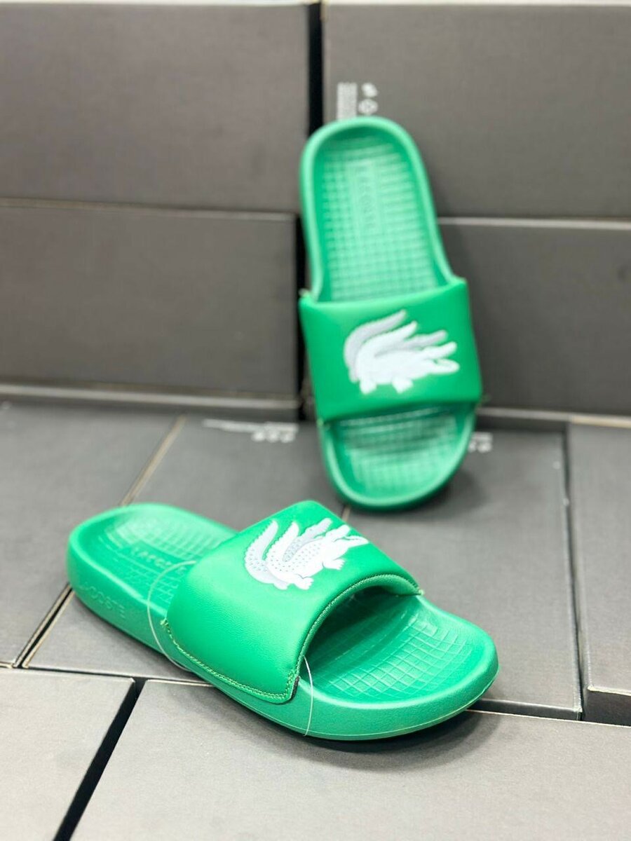 Claquettes Lacoste confortables