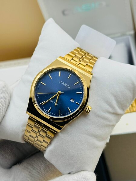 Montre Casio Dorée Étanche