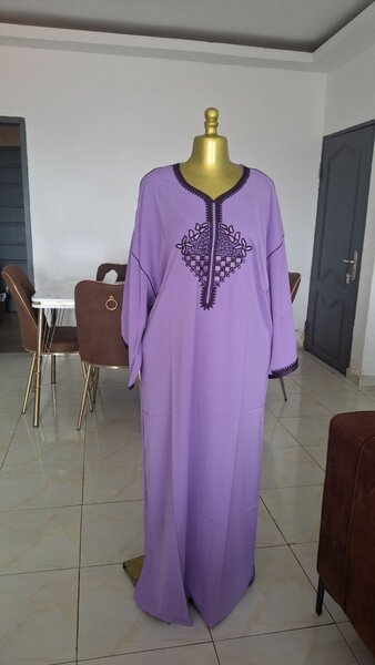 Caftan violet élégant
