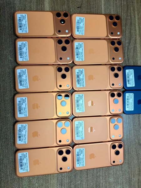 17 Pro 256Go quasi neuf  Esim