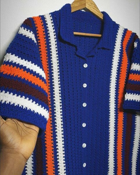 Chemises en crochet colorées