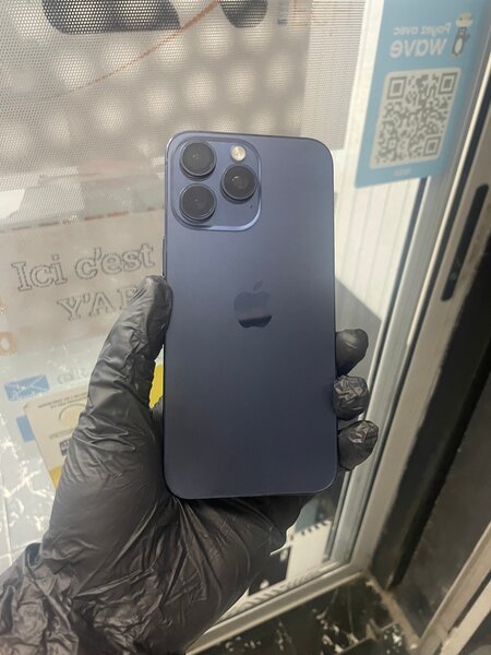 iPhone 15 pros max 256 go