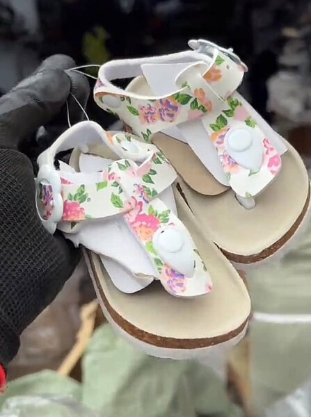 Sandales bébé fleuries