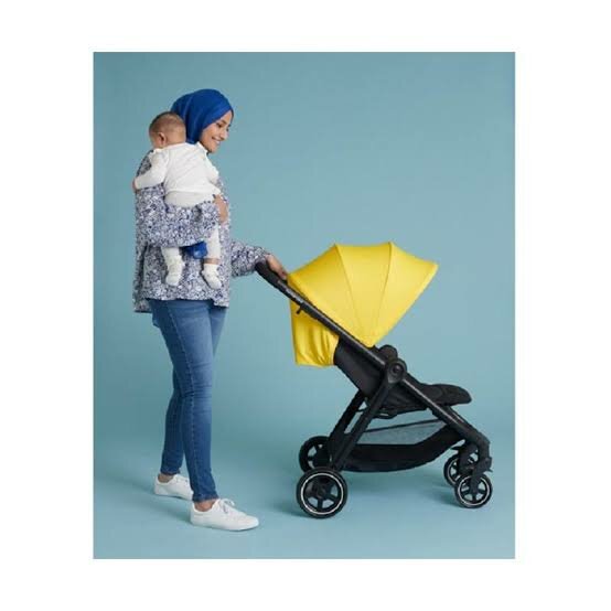 Poussette urbaine compacte et légère