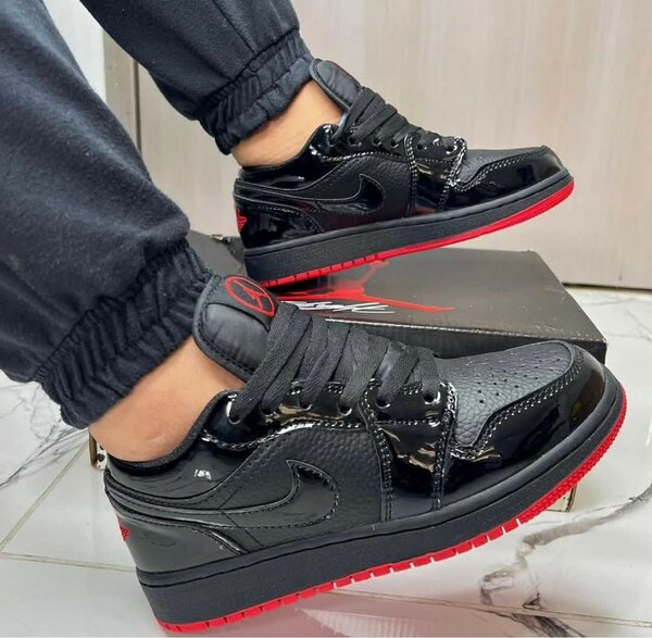 AIR JORDAN 1