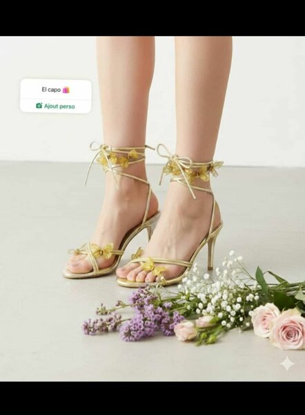 Sandales à talons dorées élégantes