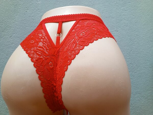 Culotte en dentelle rouge sexy