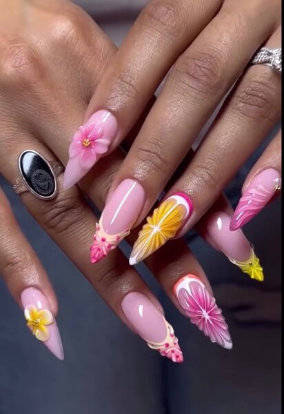 Ongles Art 3D Floraux Éclatants