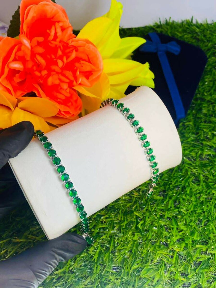 Non adjustable bracelet