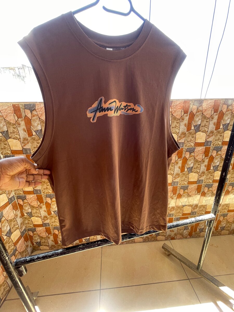 T-shirt graphique homme moderne