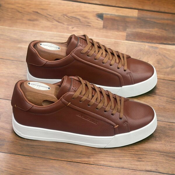 TOMMY HILFIGER BROWN AND WHITE