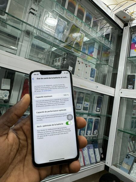 iPhone 12 simple 64G tout passe propre