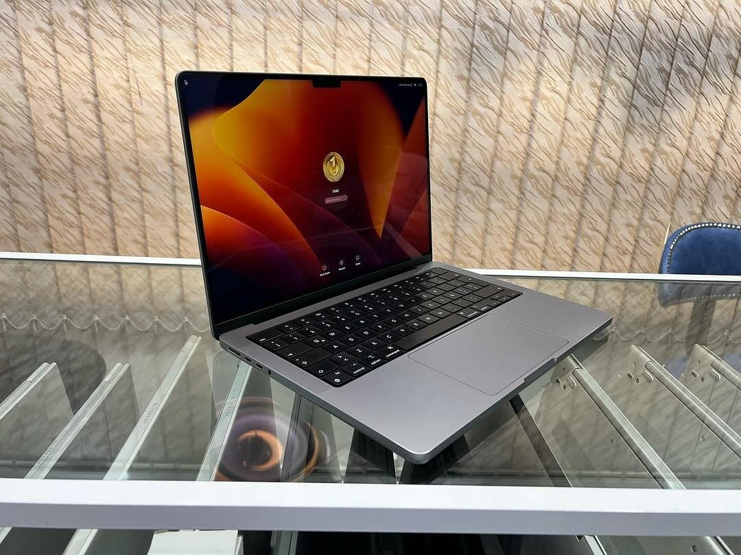 MACBOOK PRO 2021 - 14 POUCES - 16Go RAM - 512Go SSD - M1 Pro