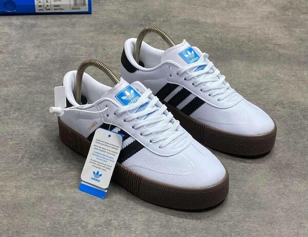 Baskets Adidas blanches