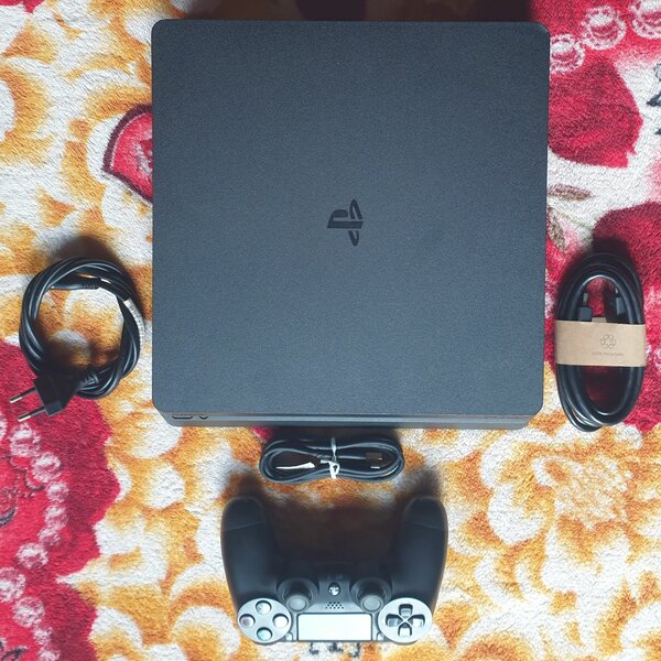 PS4 Slim jamais démontée