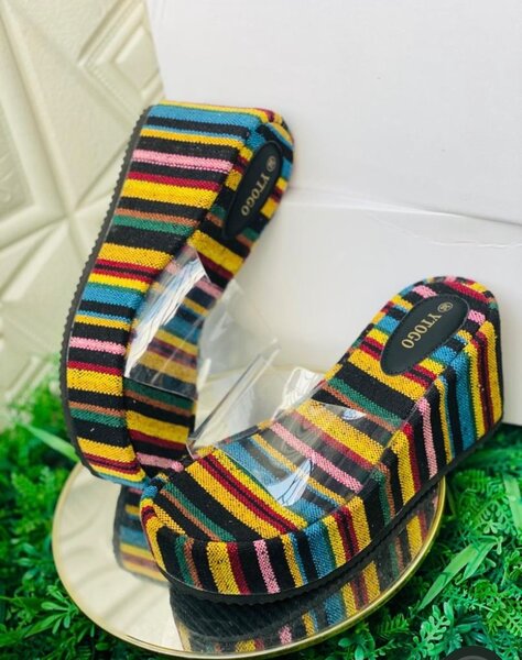 Chaussons colorés en toile