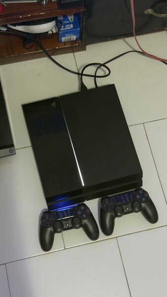 Console PS4 avec jeux