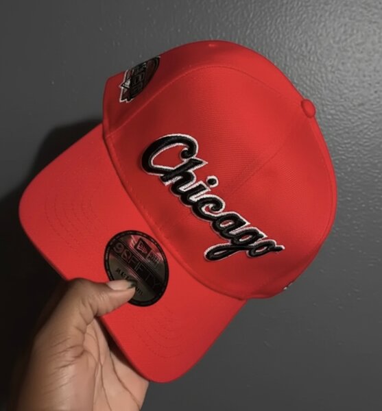 Casquette Chicago rouge élégante