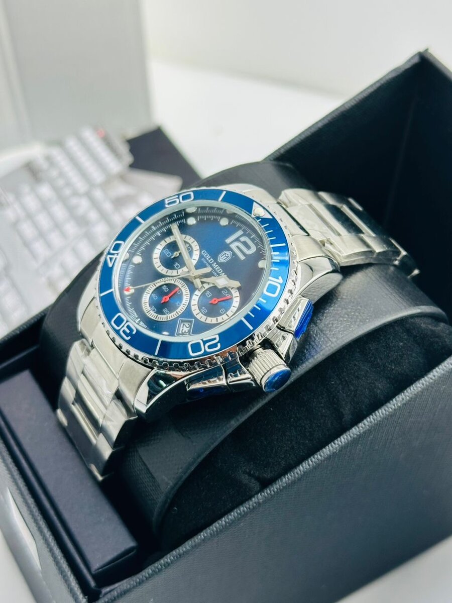 Montre chronographe en acier